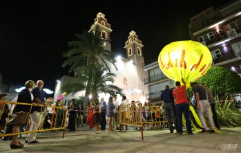 Elda disfruta de la primera noche de las Fiestas Mayores