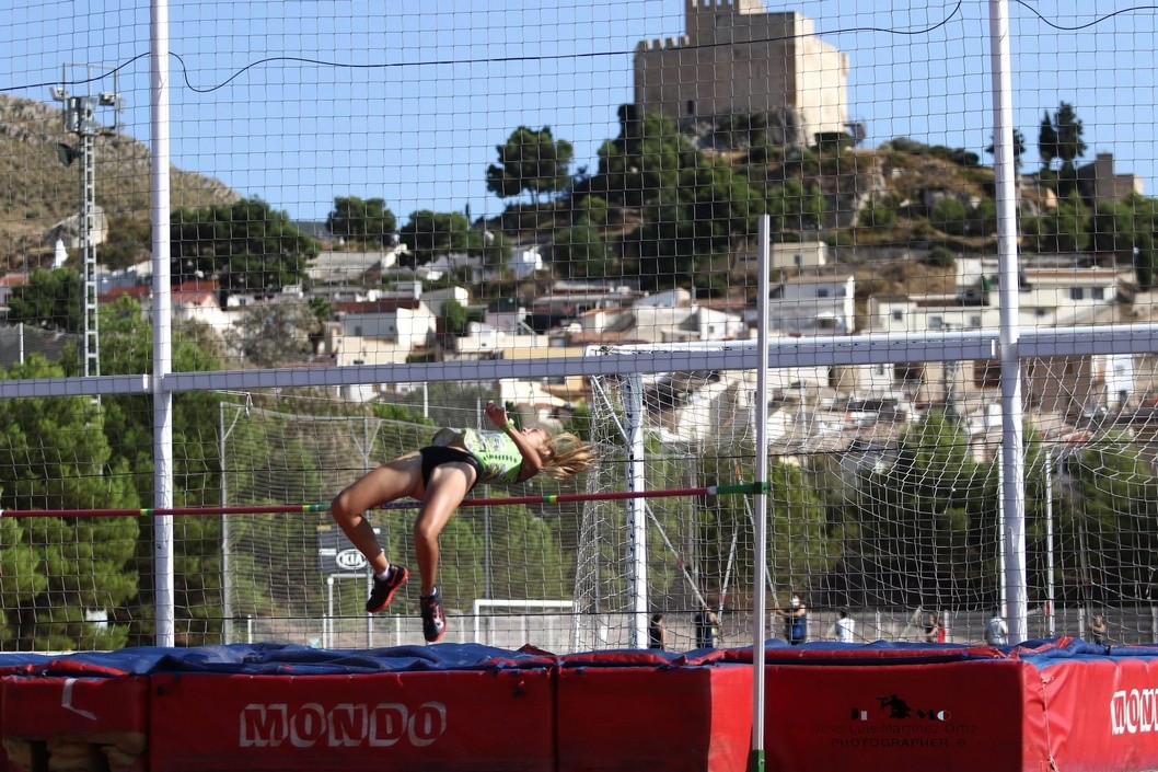 La petrerense Paula García consigue su mejor marca en salto de altura La petrerense Paula García consigue su mejor marca en salto de altura