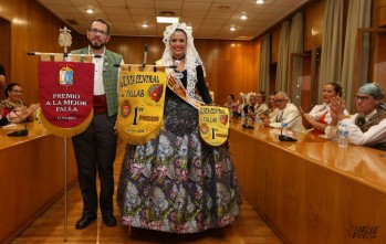 Huerta Nueva gana el primer premio de las Fallas de Elda 2016