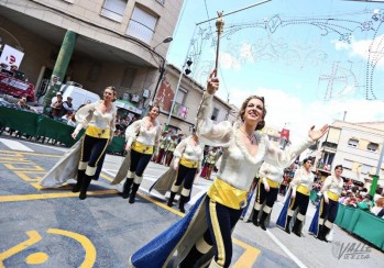 Los Cristianos protagonizan el primer gran desfile de Petrer
