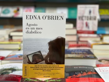 "Agosto es un mes diab&oacute;lico" de Edna O'Brien