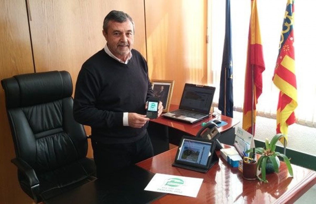 El alcalde de Petrer crea una línea de Whatsapp para tener "contacto directo" con los ciudadanos El alcalde de Petrer crea una línea de Whatsapp para tener "contacto directo" con los ciudadanos