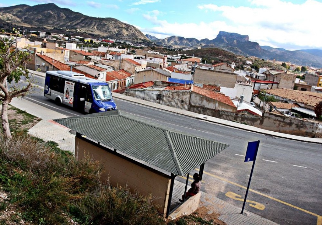 El autobús universitario ampliará el número de paradas en la periferia para facilitar el acceso de los estudiantes El autobús universitario ampliará el número de paradas en la periferia para facilitar el acceso de los estudiantes