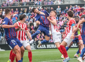 Al Eldense se le escapa la oportunidad de recuperar la permanencia ante el Sporting de Gij&oacute;n (1-2)