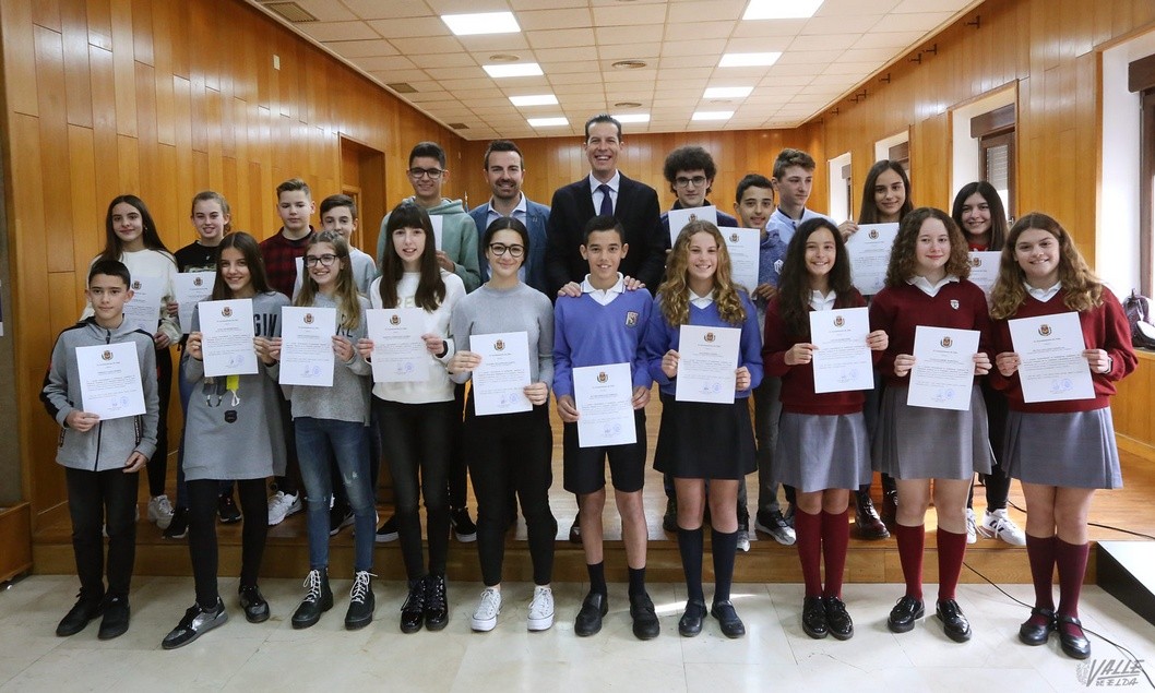 Un total de 21 alumnos de Elda reciben el Premio Extraordinario por su expediente Un total de 21 alumnos de Elda reciben el Premio Extraordinario por su expediente