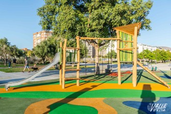 Elda renueva una zona de juegos infantiles en el Sector 9