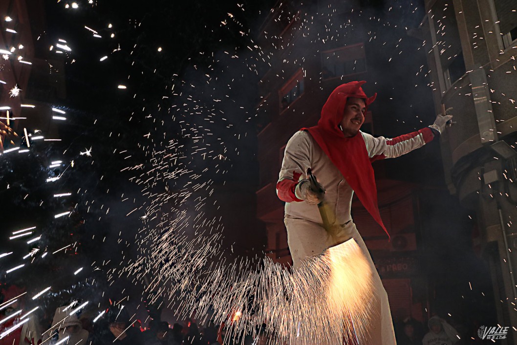 Explosi&oacute;n de luz y p&oacute;lvora con el Correfoc