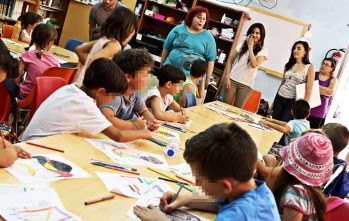 La mesa ISAE de Elda subvenciona el material escolar de 23 ni&ntilde;os en situaci&oacute;n de exclusi&oacute;n social
