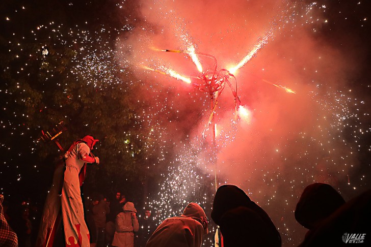 Elda vuelve a celebrar el 9 de Octubre con un espectacular correfoc