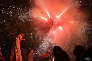 Elda vuelve a celebrar el 9 de Octubre con un espectacular correfoc