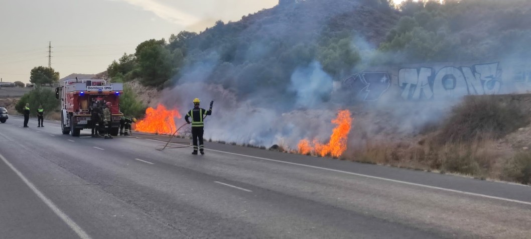 Detienen al presunto autor de un incendio junto a la avenida Condes de Elda Detienen al presunto autor de un incendio junto a la avenida Condes de Elda