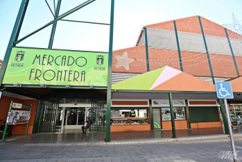 "Tejiendo Petrer" llega al Mercado de la Frontera