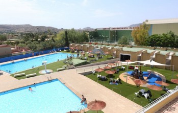 La apertura de las piscinas, en el aire