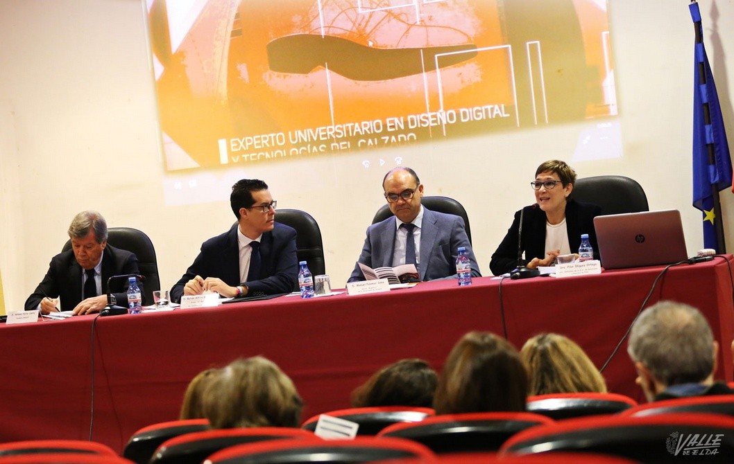 La Universidad de Alicante impartirá en Elda el primer título de Experto en Diseño de Calzado de España La Universidad de Alicante impartirá en Elda el primer título de Experto en Diseño de Calzado de España
