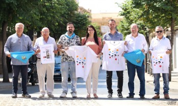 El artista eldense Salvador L&aacute;zaro dise&ntilde;a la camiseta para "Correr la traca"