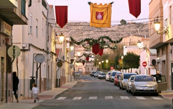 La decoraci&oacute;n navide&ntilde;a se extiende por Elda