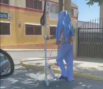 Un paciente se marcha del hospital con el gotero puesto y se hace viral