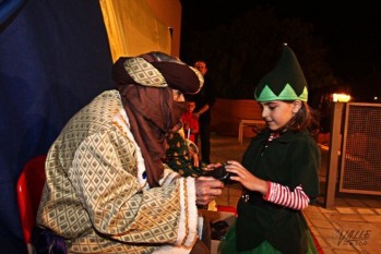Cientos de personas se suman a la feria navide&ntilde;a del barrio La Torreta