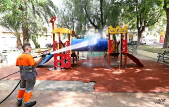 Baldeo especial en m&aacute;s de 40 puntos de Elda durante el verano
