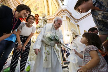 Flores para la Virgen del Remedio