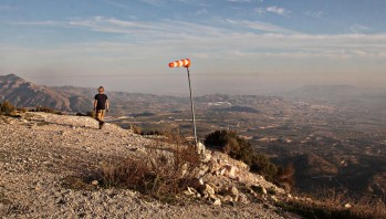 Rescatan a un parapentista tras sufrir un accidente en el paraje "El Palomaret" de Petrer