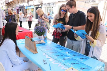 La Feria del Libro atrae a cientos de eldenses