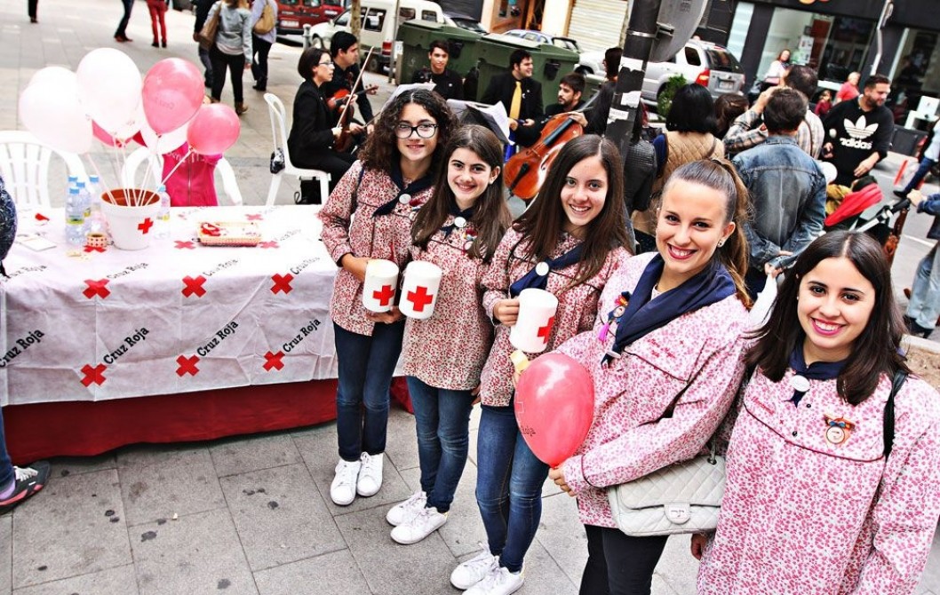 La música y la solidaridad se unen en el "Día de la Banderita" de Cruz Roja La música y la solidaridad se unen en el "Día de la Banderita" de Cruz Roja