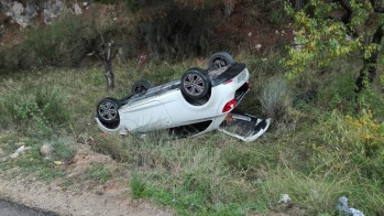 Vuelca un veh&iacute;culo en la zona de Ferrusa