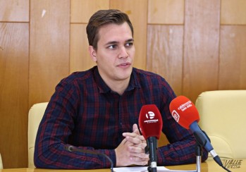 IU y Podemos Elda animan a la juventud a contrarrestar "el abuso del servicio de transporte universitario"