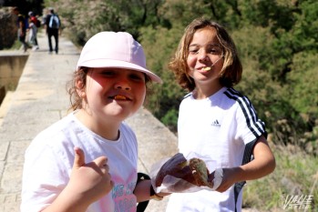 Elda y Petrer cumplen con la tradici&oacute;n del D&iacute;a de la Mona