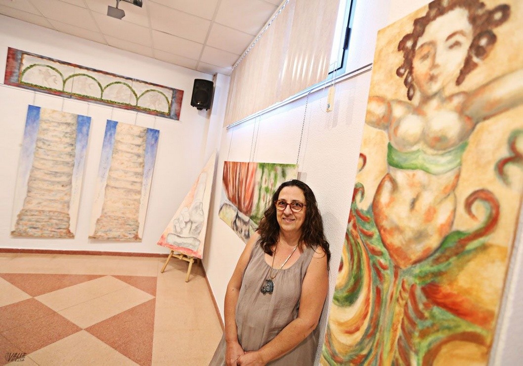 La artista eldense Mavi Rico presenta su primera exposición individual en la Fundación Paurides La artista eldense Mavi Rico presenta su primera exposición individual en la Fundación Paurides
