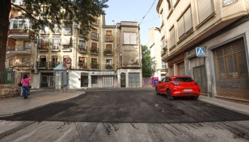 El Ayuntamiento elimina los baches del diversas calles del centro de la ciudad