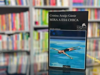 "Mira a esa chica" de Cristina Ara&uacute;jo G&aacute;mir