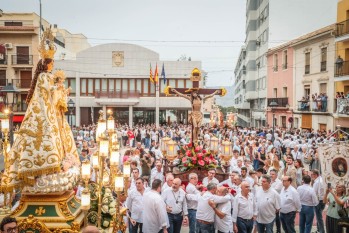 San Bonifacio, la Virgen del Remedio y San Bartolom&eacute; procesionaron junto al Sant&iacute;simo Cristo de Petrer
