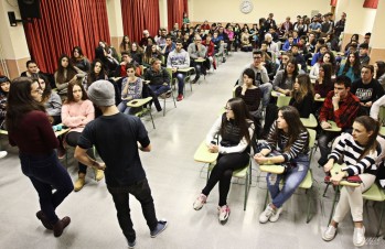 Los padres del IES Valle de Elda barajan encerrarse en el centro o no matricular a sus hijos en ning&uacute;n instituto