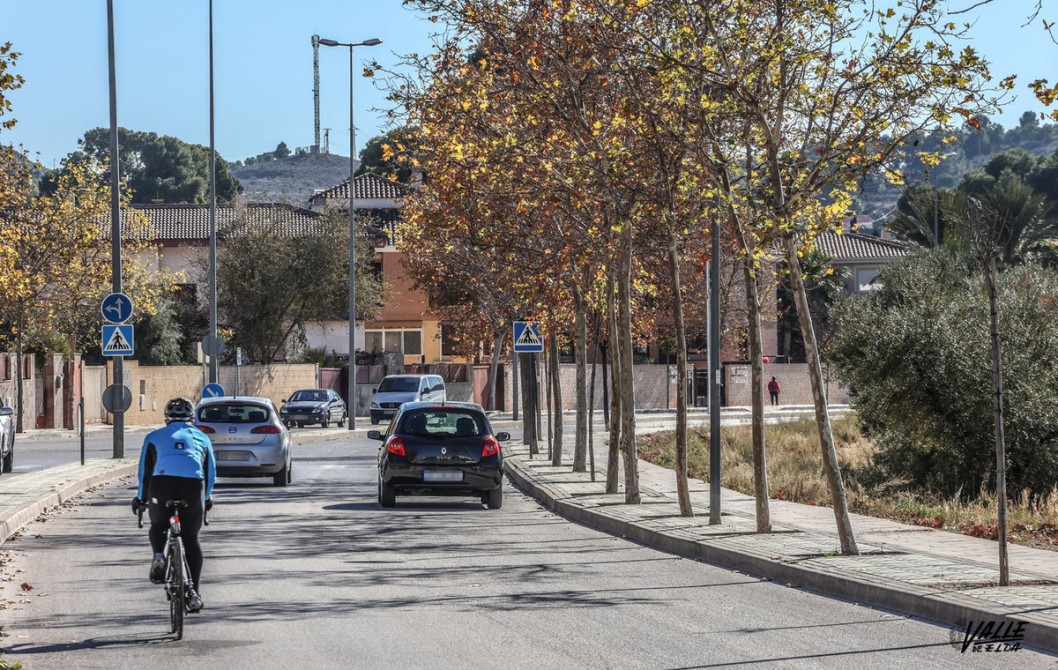 El Ayuntamiento crea un nuevo carril bici y peatonal entre la avenida de Ronda y La Jaud El Ayuntamiento crea un nuevo carril bici y peatonal entre la avenida de Ronda y La Jaud
