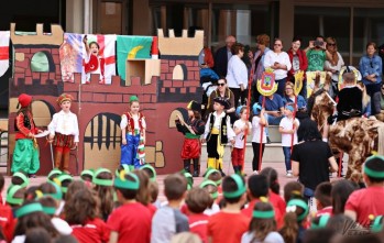 El colegio Santo Domingo Savio se anticipa a las fiestas de Moros y Cristianos