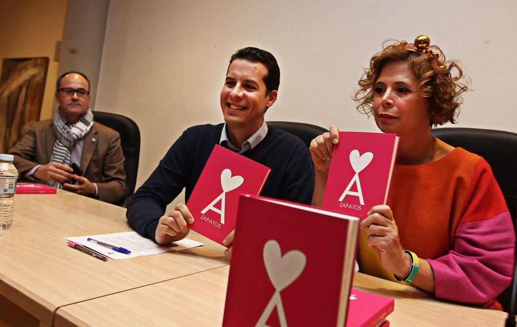 Agatha Ruiz de la Prada presenta su libro "Zapatos" en Elda y resalta el valor del Museo del Calzado Agatha Ruiz de la Prada presenta su libro "Zapatos" en Elda y resalta el valor del Museo del Calzado