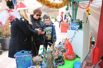 El Mercado de Navidad abre en Petrer con m&aacute;s de 40 puestos