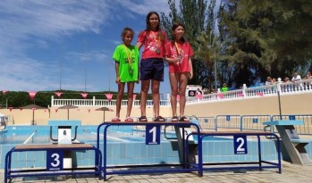 Nadadores del Centro Excursionista Eldense consiguen trece medallas en un campeonato de Mon&oacute;var