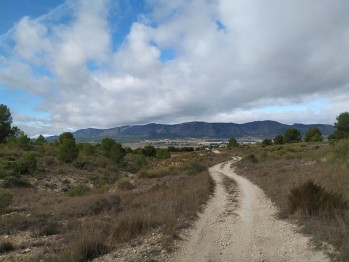 Temperaturas m&aacute;s altas de lo normal y paso de nubes