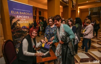 Elia Barcel&oacute; present&oacute; en Elda su nuevo libro "Amores que matan"