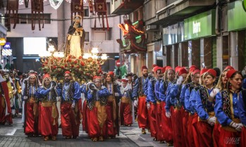 Solemnidad y devoci&oacute;n en el cierre de unas fiestas inolvidables