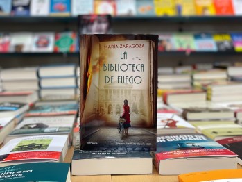 "La biblioteca de fuego" de Mar&iacute;a Zaragoza