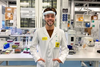 El eldense Emilio Fuster es investigador en el laboratorio que ha descubierto la nueva cepa de coronavirus en Dinamarca