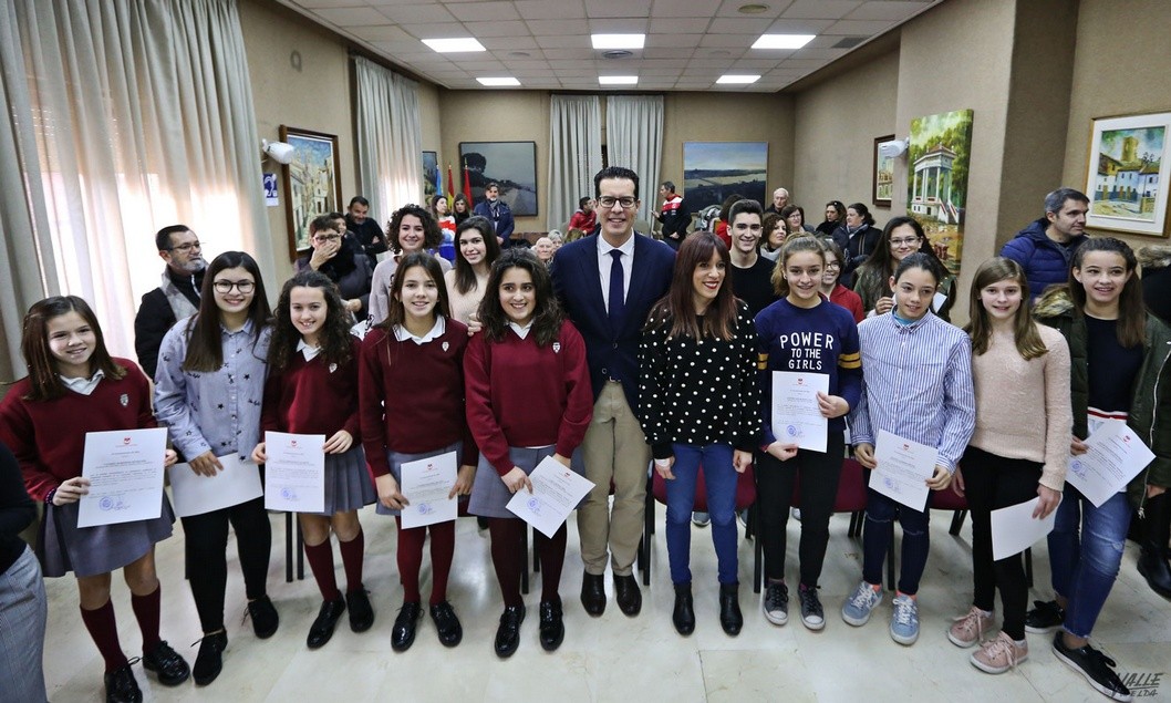 Las alumnas copan los premios extraordinarios a las mejores notas de 2017 en Elda Las alumnas copan los premios extraordinarios a las mejores notas de 2017 en Elda