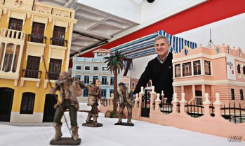 Los edificios emblem&aacute;ticos de Elda se cuelan en el bel&eacute;n de la Plaza Mayor