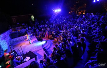 El espect&aacute;culo Raga-Taga reuni&oacute; en la Casa Color&aacute; a m&aacute;s de 200 personas en una noche ambientada en India