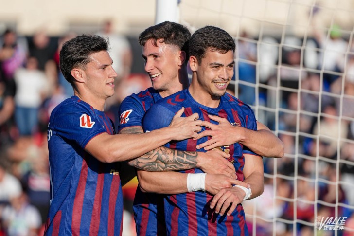 La esperanza por la permanencia vuelve al Nuevo Pepico Amat con la victoria ante el D&eacute;por (2-0)
