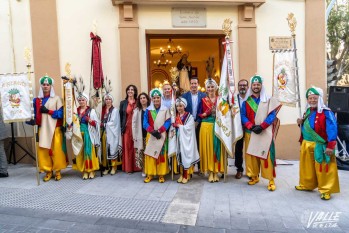 Los Musulmanes bendicen sus nuevas banderas y estandarte por su 75 aniversario